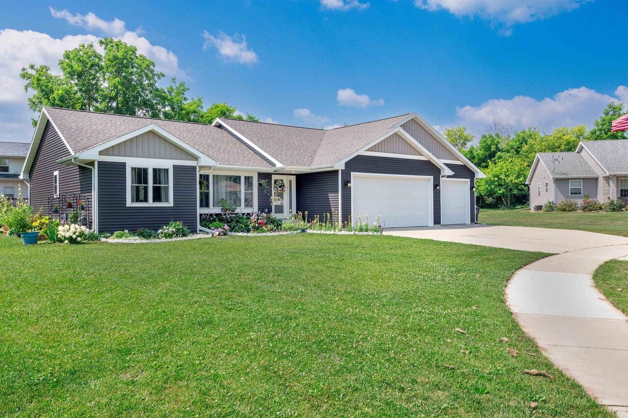 Property Photo:  624 Julius Court  WI 54963 