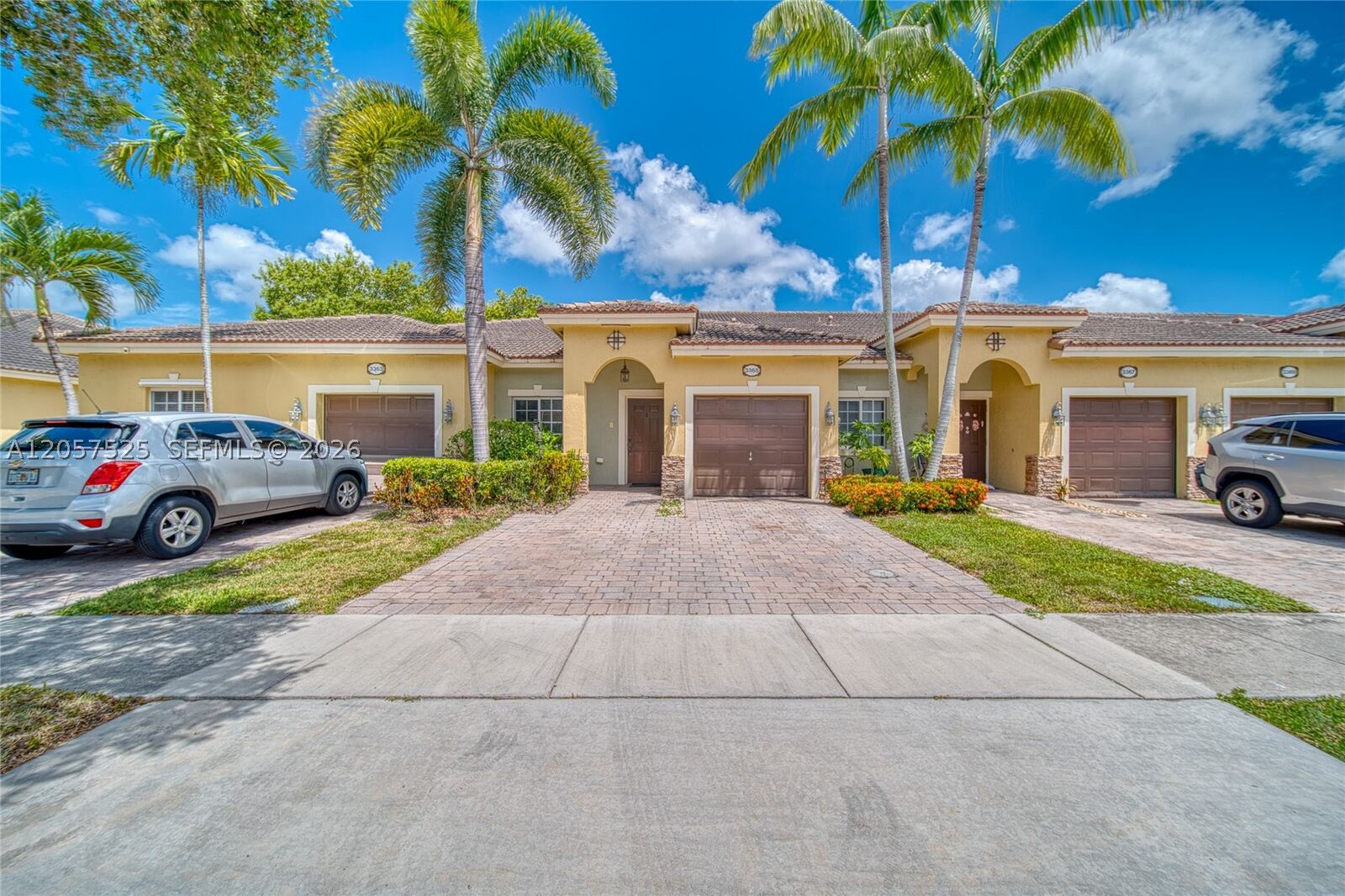 Property Photo:  3365 NE 11th Dr 3365  FL 33033 