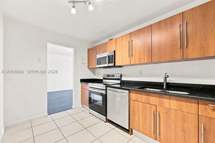 Property Photo: 3000 S Ocean Dr 518 FL 33019
