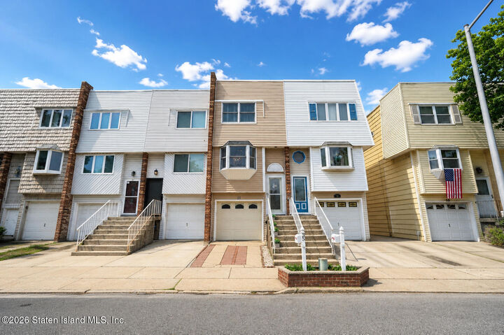 Property Photo:  35 Mimosa Lane  NY 10312 