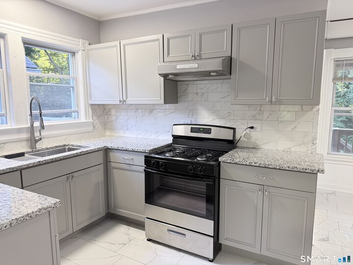Property Photo:  87-89 Maltby Street  CT 06484 