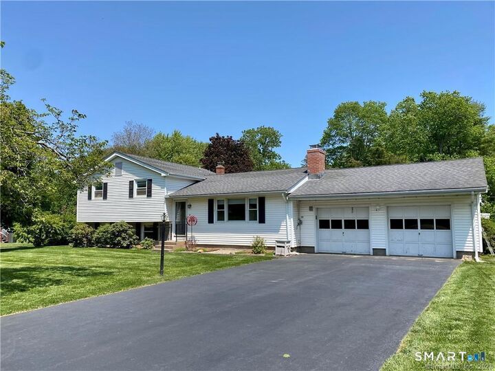 Property Photo:  14 Stonegate Drive  CT 06405 
