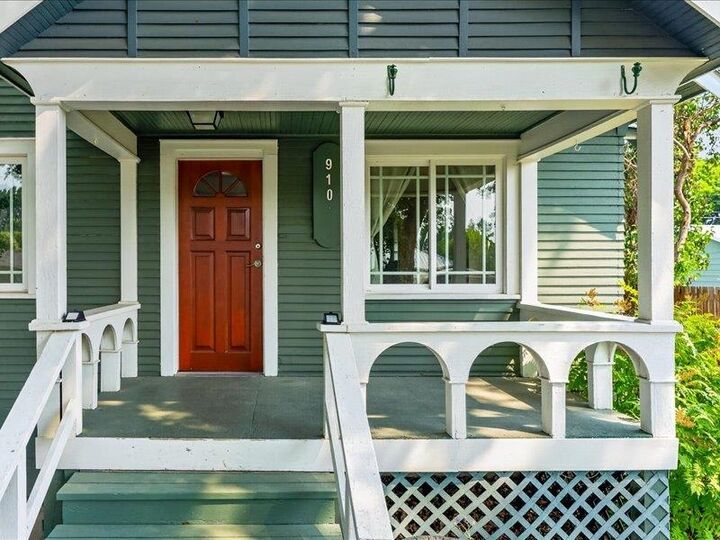 Property Photo: 910 W Main Ave WA 99109