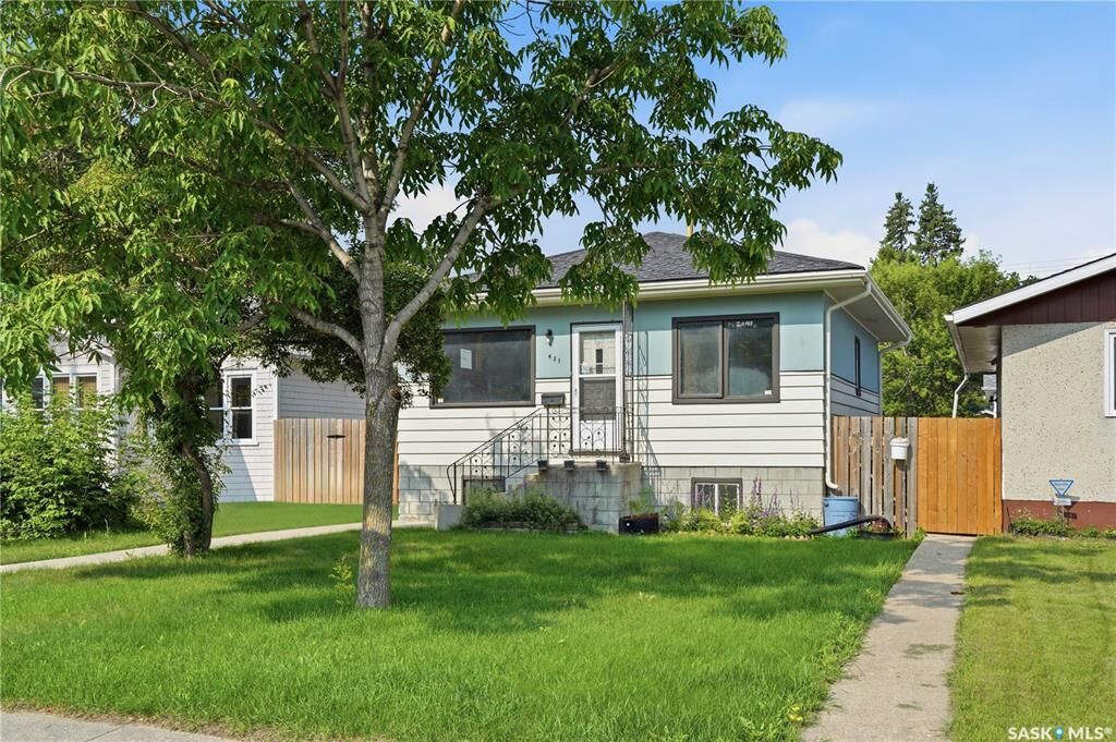 Property Photo: 431 K Avenue N SK S7L 2M5