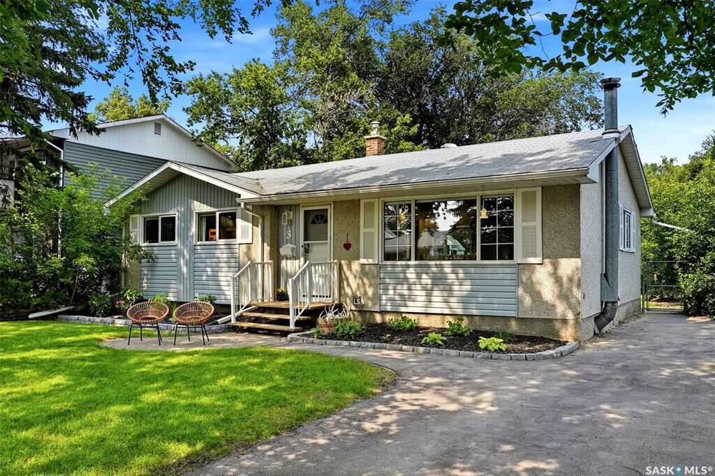 Property Photo:  3 Woodlawn Place  SK S4S 5M9 