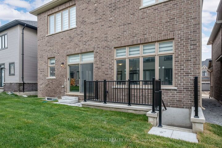 Photo de la propriété: 1040 Unit A Suddard Avenue 2 (Lower Level) ON L1L 0V5