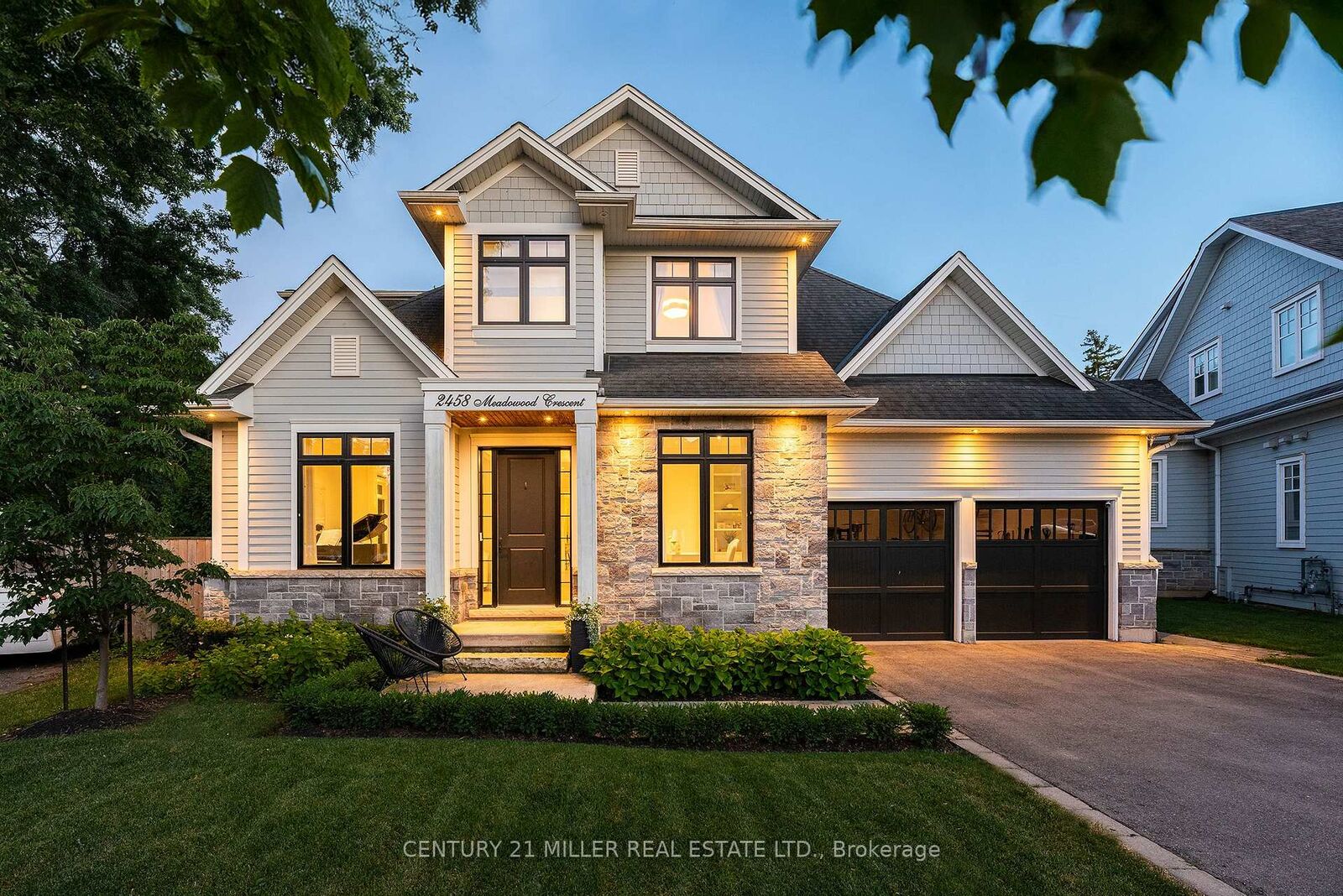 Property Photo:  2458 Meadowood Crescent  ON L6L 1V6 
