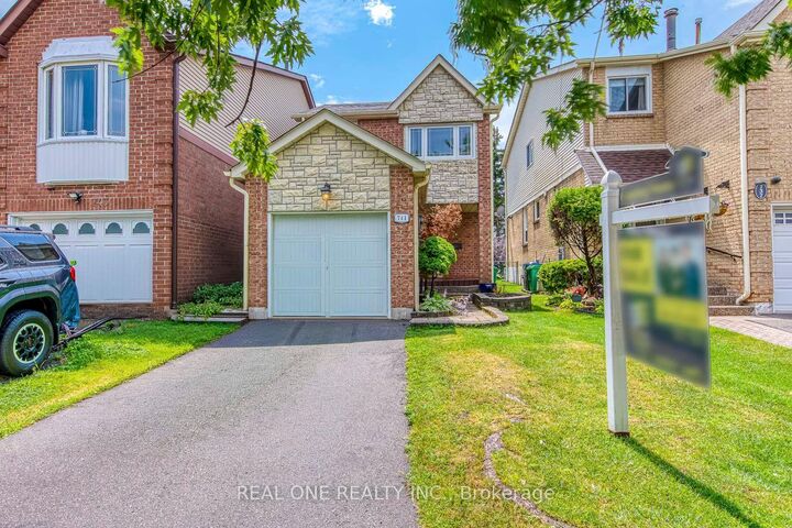 Property Photo:  741 Queensbridge Drive  ON L5C 3T3 
