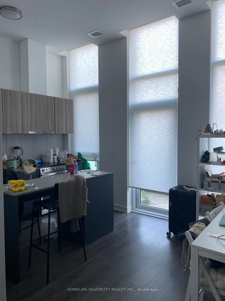 Property Photo:  8 Tippett Road 111  ON M3H 0E7 