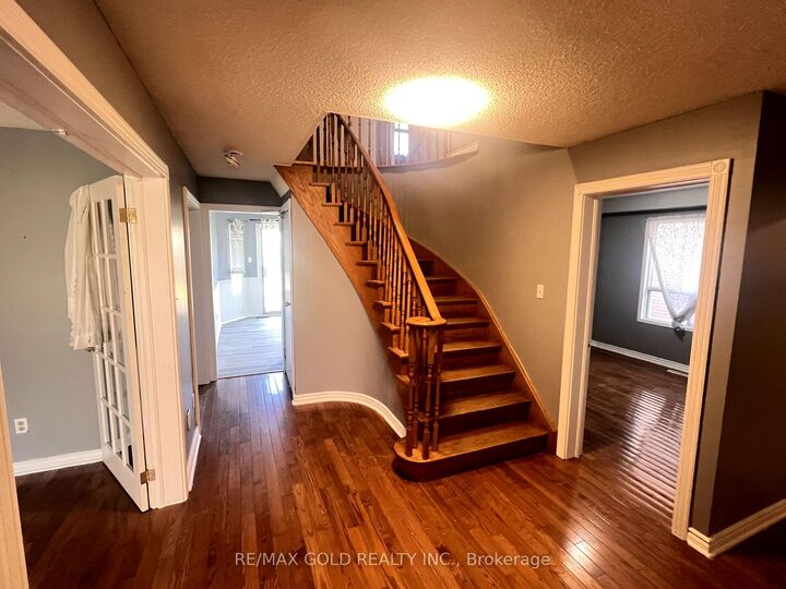 Photo de la propriété:  42 Toba Crescent  ON L6Z 4R7 