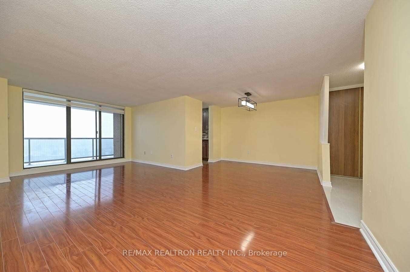Property Photo: 21 Knightsbridge Road 1201 ON L6T 3Y1