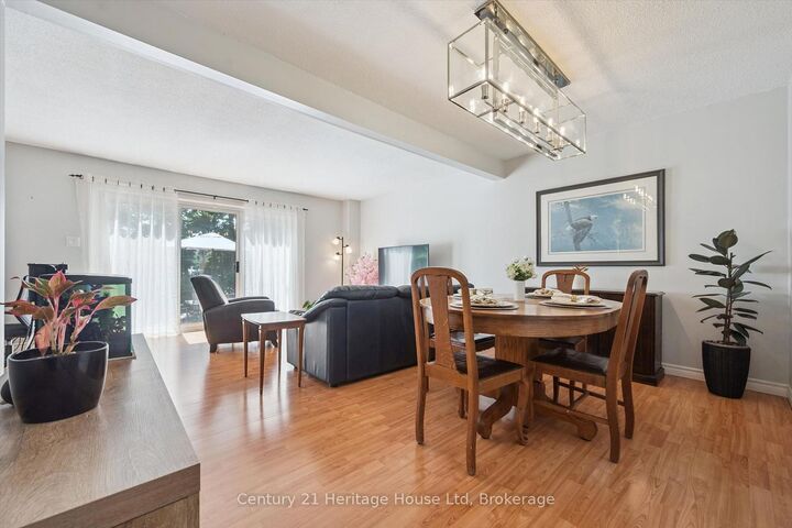 Photo de la propriété:  201 Silvercreek 15 Parkway N  ON N1H 3T4 
