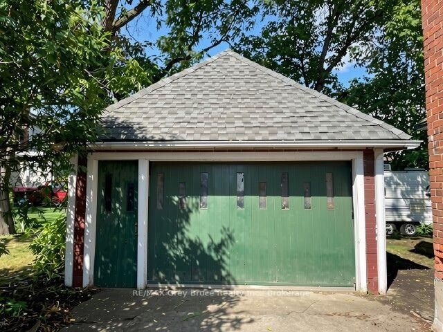 Property Photo: 1348 5th Avenue W ON N4K 5B2