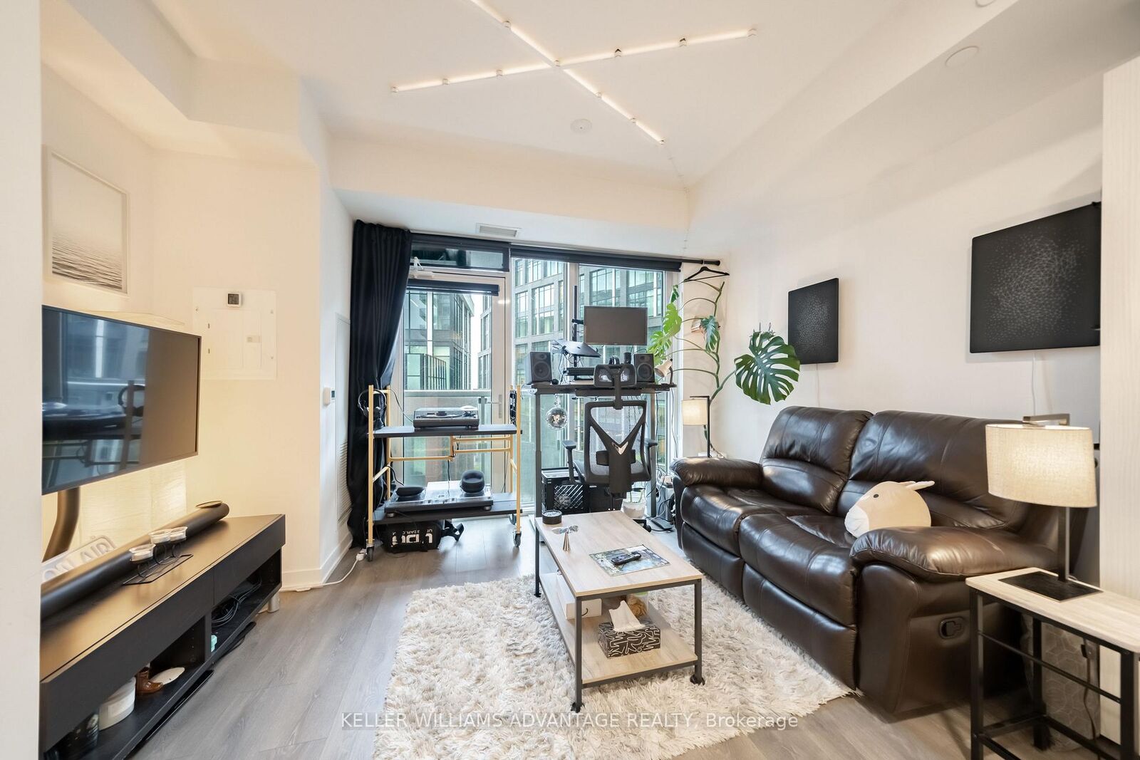 Property Photo:  20 Richardson Street 1009  ON M5A 0S6 
