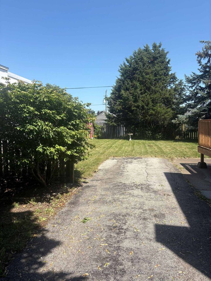 Property Photo:  40 Oakwood Street  ON L3K 5E9 