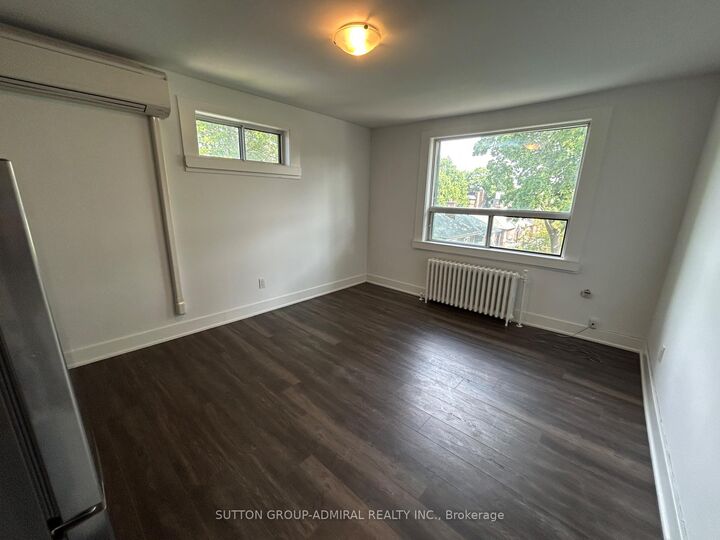 Property Photo:  34 Heydon Park Road 5  ON M6J 2C8 