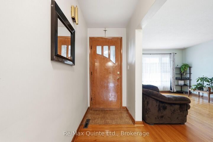 Property Photo: 87 Orchard Drive ON K8P 2K6