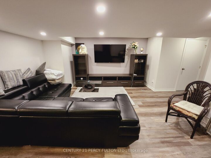 Property Photo:  141 Rizal Avenue  ON L6B 0E7 