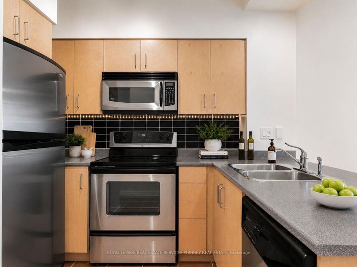 Property Photo:  219 Fort York Boulevard 2806  ON M5V 1B1 