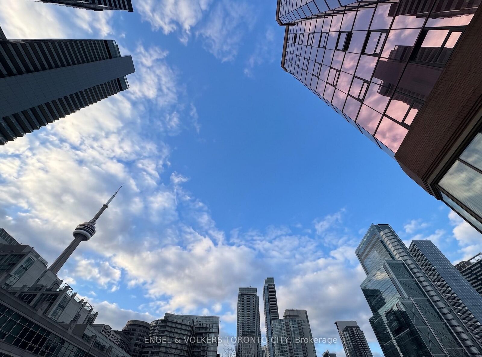 Property Photo:  393 King Street W 706  ON M5V 3G8 
