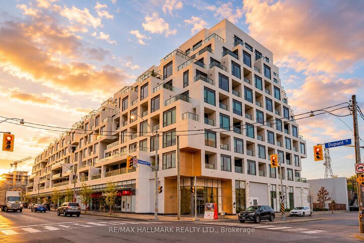 Property Photo: 280 Howland Avenue Gph22 ON M5R 0C3