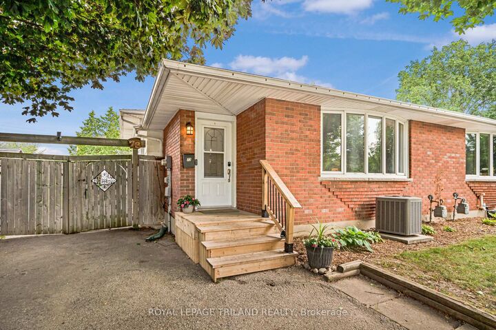 Property Photo:  73 Genevive Place  ON N5Y 4X2 