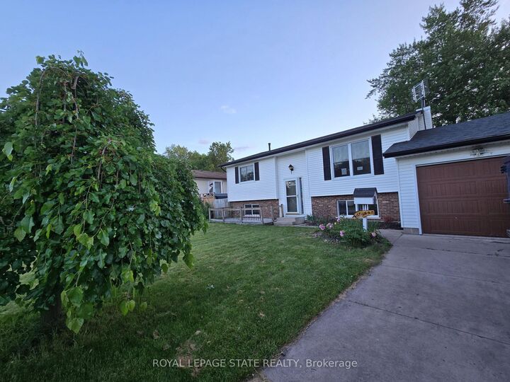 Property Photo: 697 Ferndale Avenue ON L2A 5C7