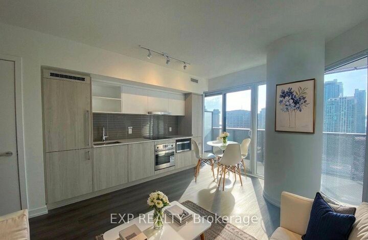 Property Photo:  138 Downes Street 2815  ON M5E 0E4 