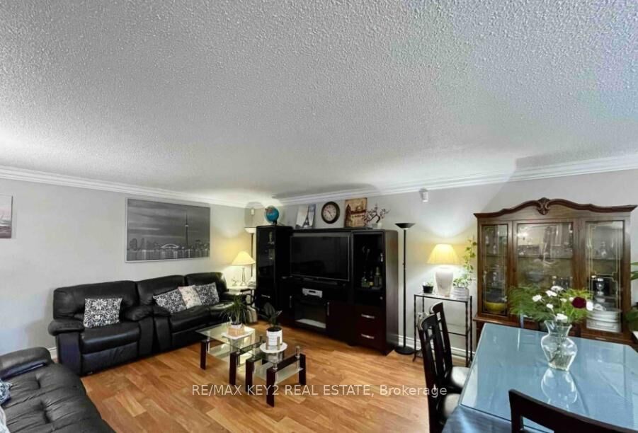 Photo de la propriété:  140 Ling Road 88  ON M1E 4V9 