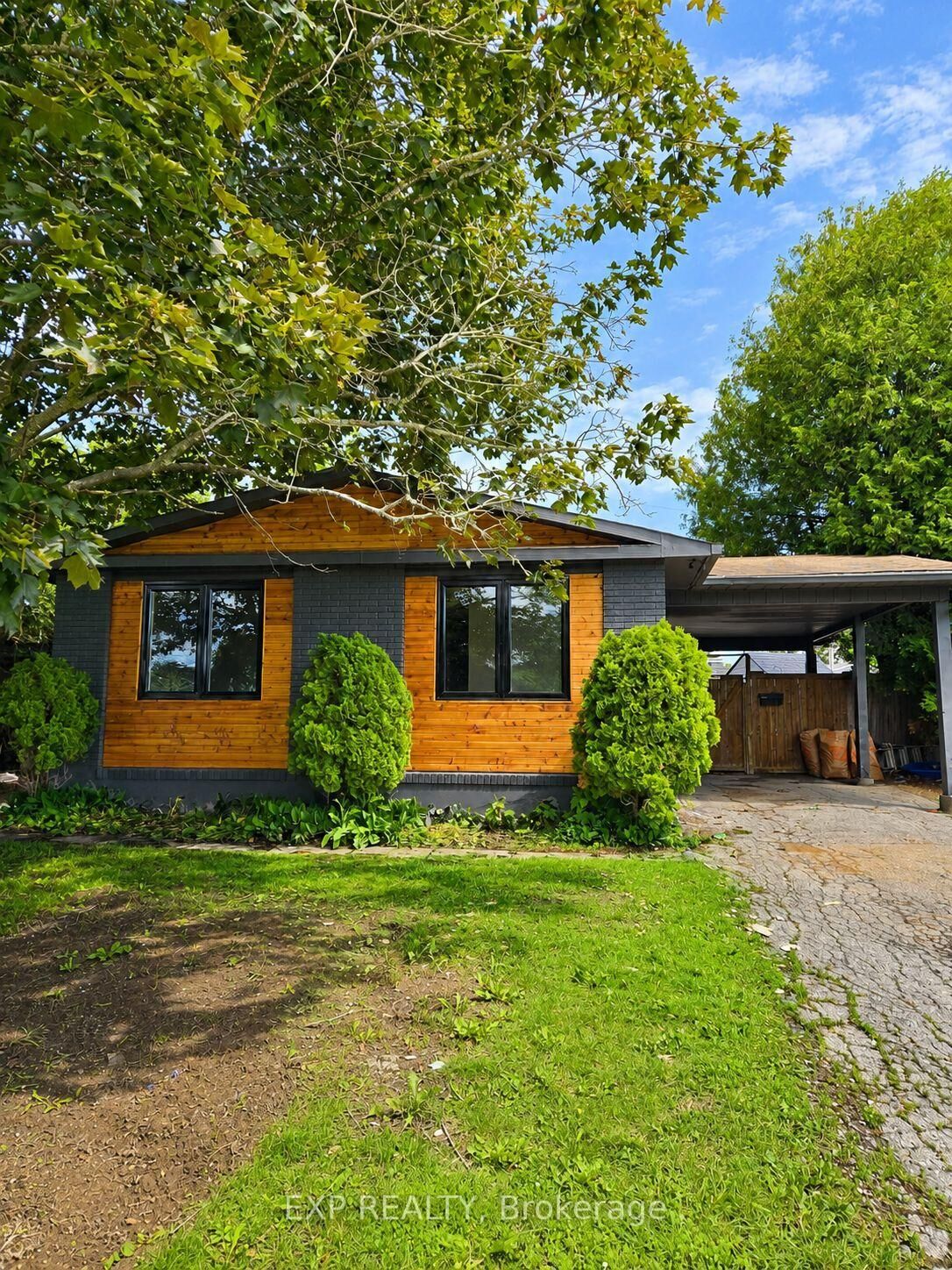 Property Photo: 428 Hatfield Crescent A ON K1E 1M8