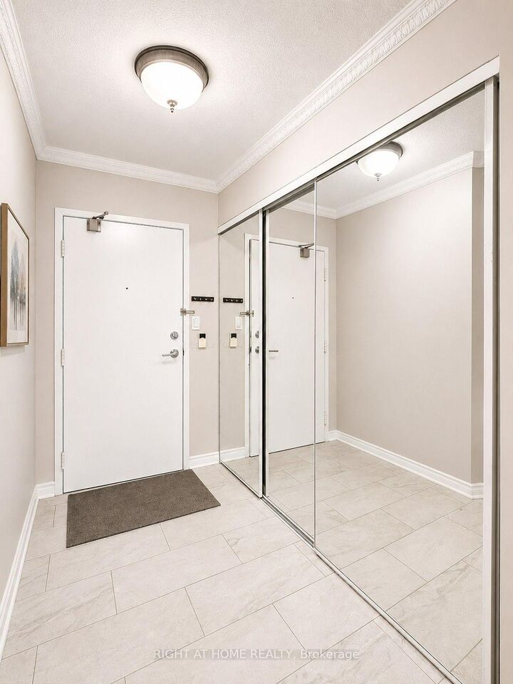 Property Photo:  3605 Kariya Drive 2308  ON L5B 3J4 