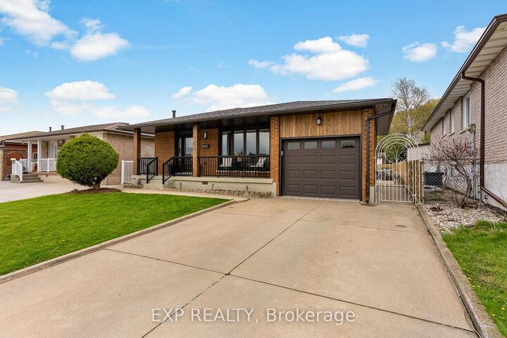 Property Photo:  142 Marcella Crescent  ON L8K 6G3 