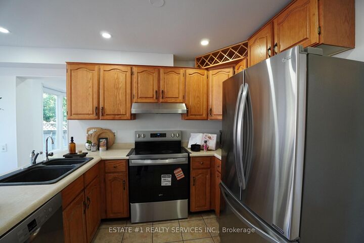 Property Photo: 35 Golden Meadow Drive ON N2N 2L9
