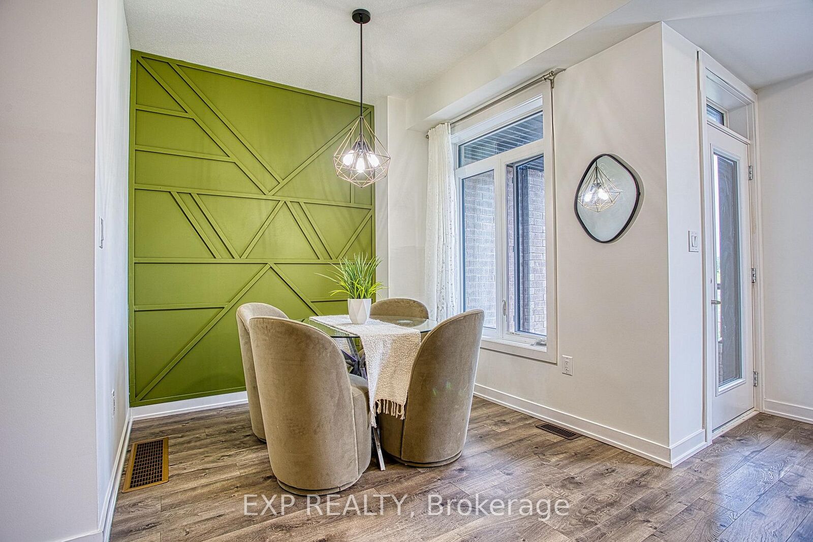 Property Photo:  590 North Service Road  ON L8E 0K5 