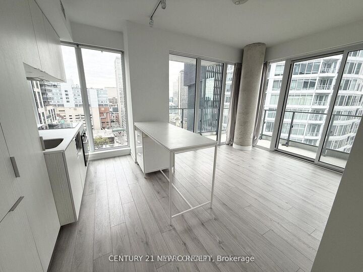 Property Photo: 77 Shuter Street 2913 ON M5B 0B8