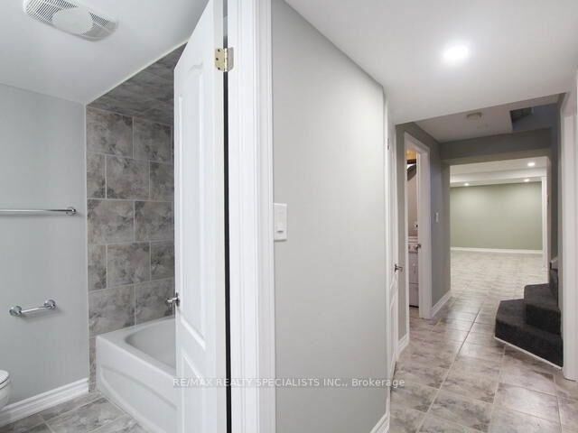 Photo de la propriété:  79 Gulliver Crescent  ON L6S 1T1 