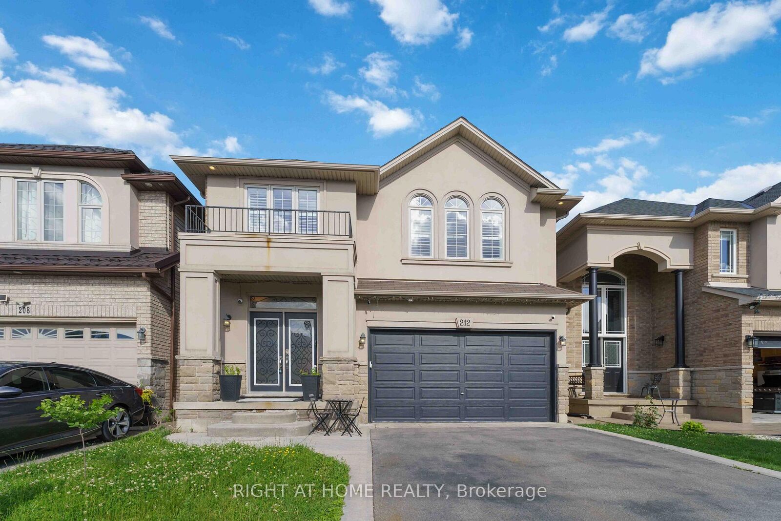 Property Photo: 212 Chartwell Circle ON L9A 0B6
