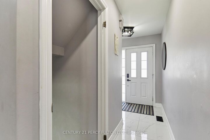 Property Photo:  1343 Kettering Drive  ON L1K 0N7 