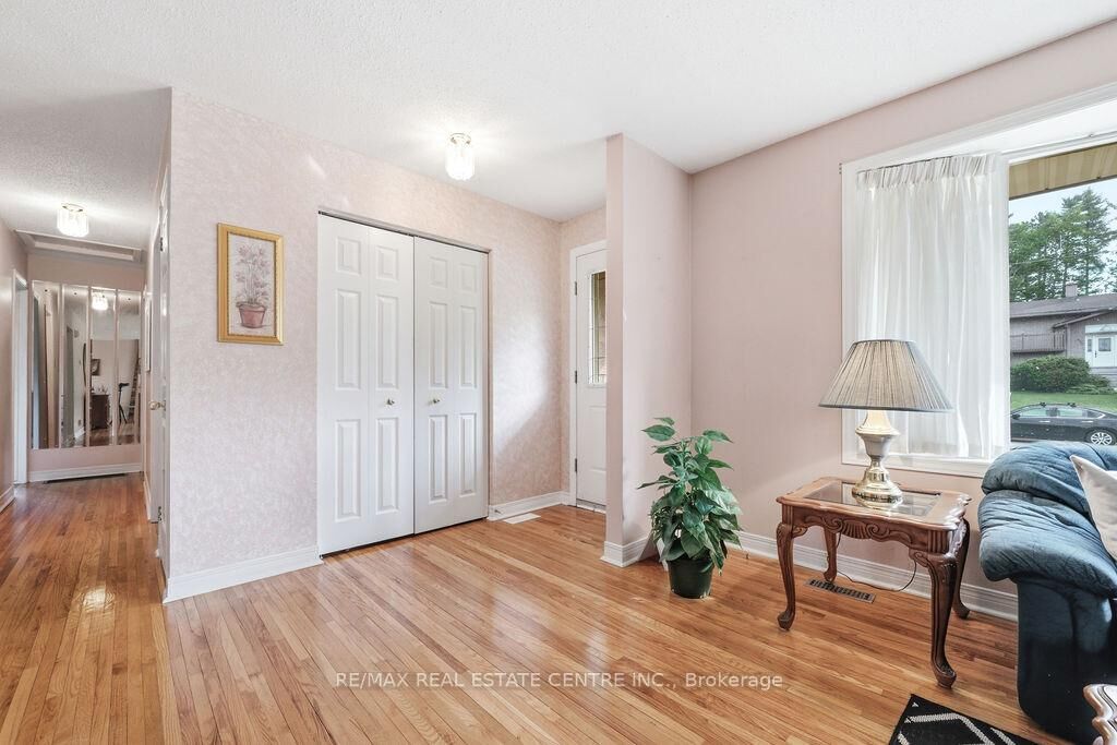 Property Photo:  633 Birch Street  ON K8A 7K7 