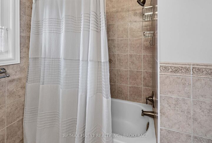 Photo de la propriété: 886 Bridle Path Crescent ON K7P 1P7