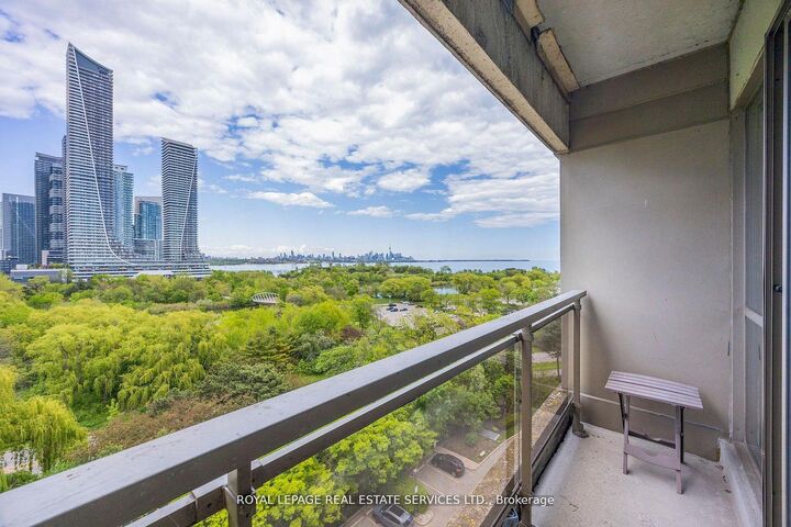 2261 Lake Shore Boulevard W 1010 — photo 1