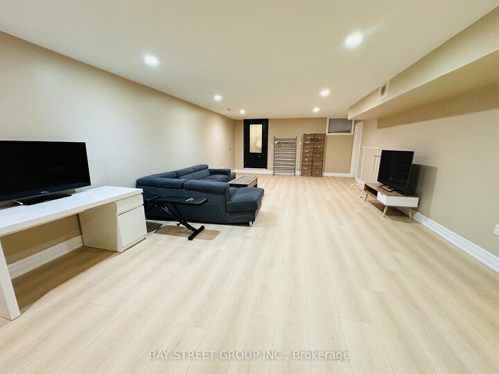 Photo de la propriété:  118 Fairglen Avenue  ON M1W 1A7 