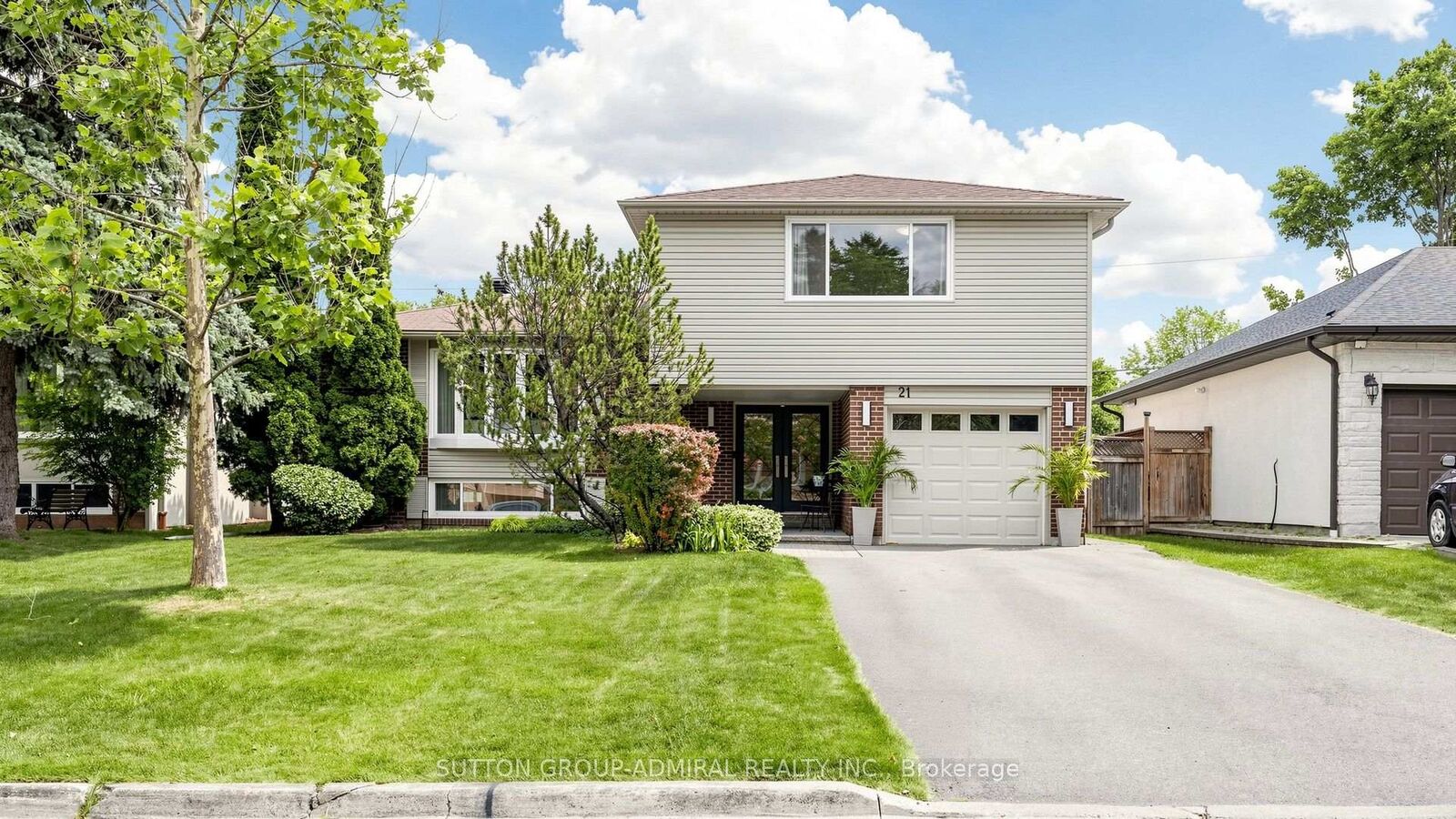 Property Photo:  21 Donalbain Crescent  ON L3T 3S3 