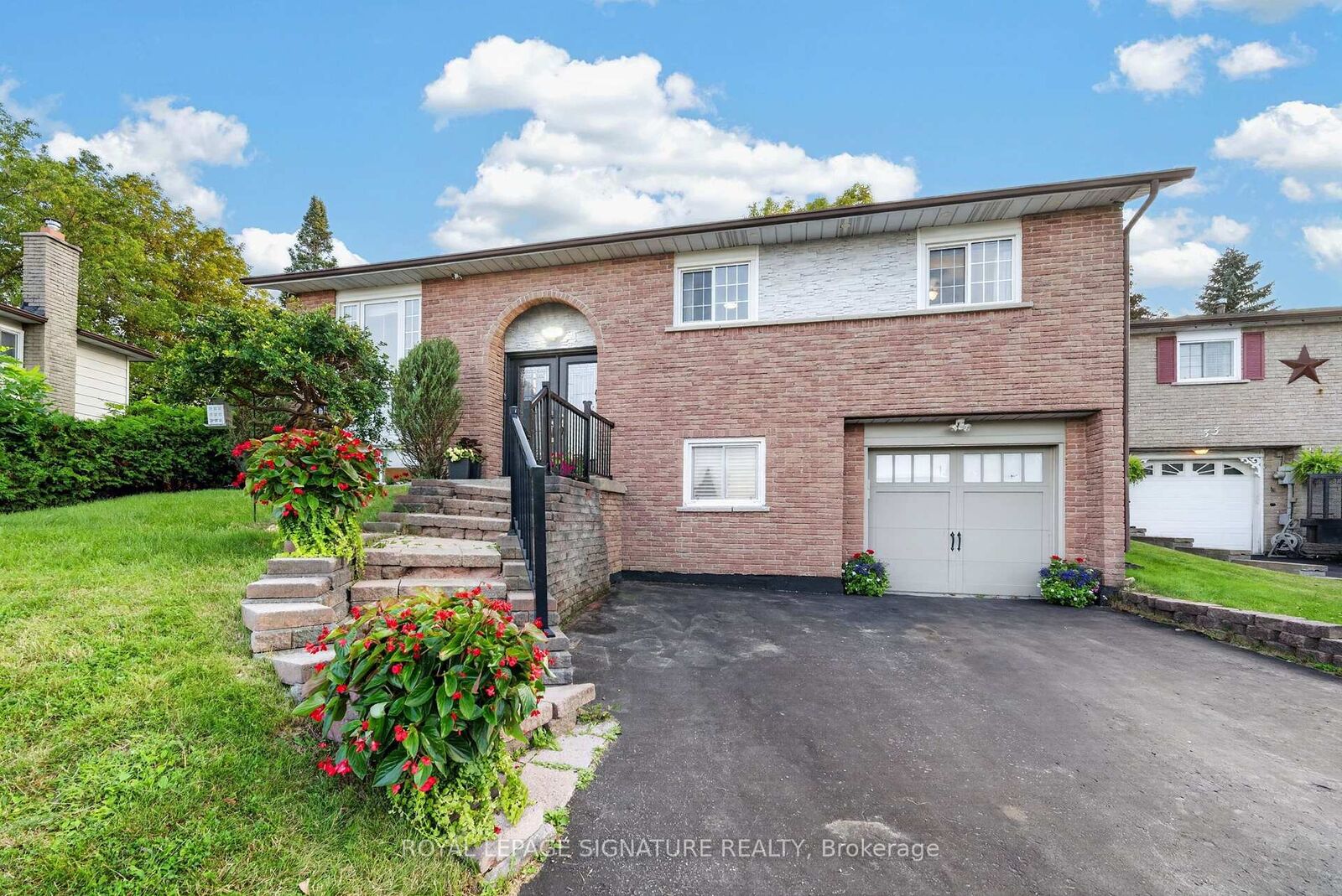 Property Photo:  31 Rosalynne Avenue  ON L1C 3X7 