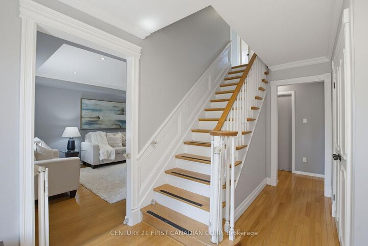 Property Photo:  8 Meredine Crescent E  ON N5X 1G5 