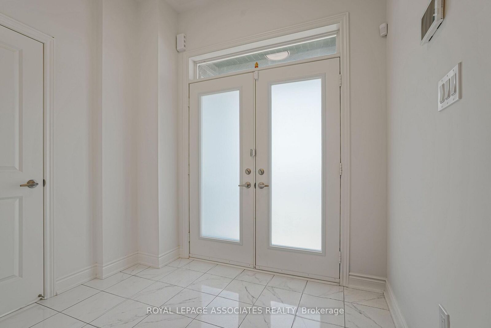 Property Photo:  2201 Crystal Drive  ON L1L 0W7 