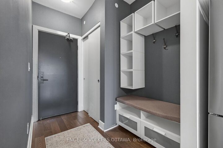 Property Photo: 255 Bay Street 816 ON K1R 0C5