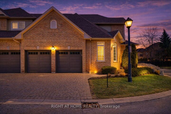Photo de la propriété: 4280 Taywood Drive 15 ON L7M 4X8