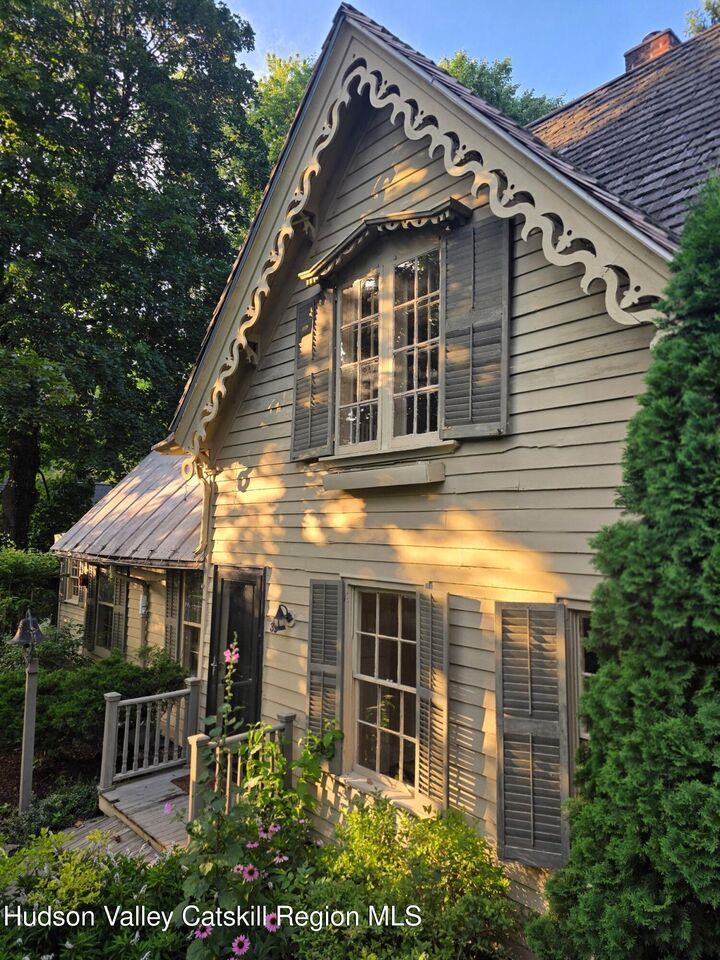Property Photo:  39 Hudson  NY 12106 