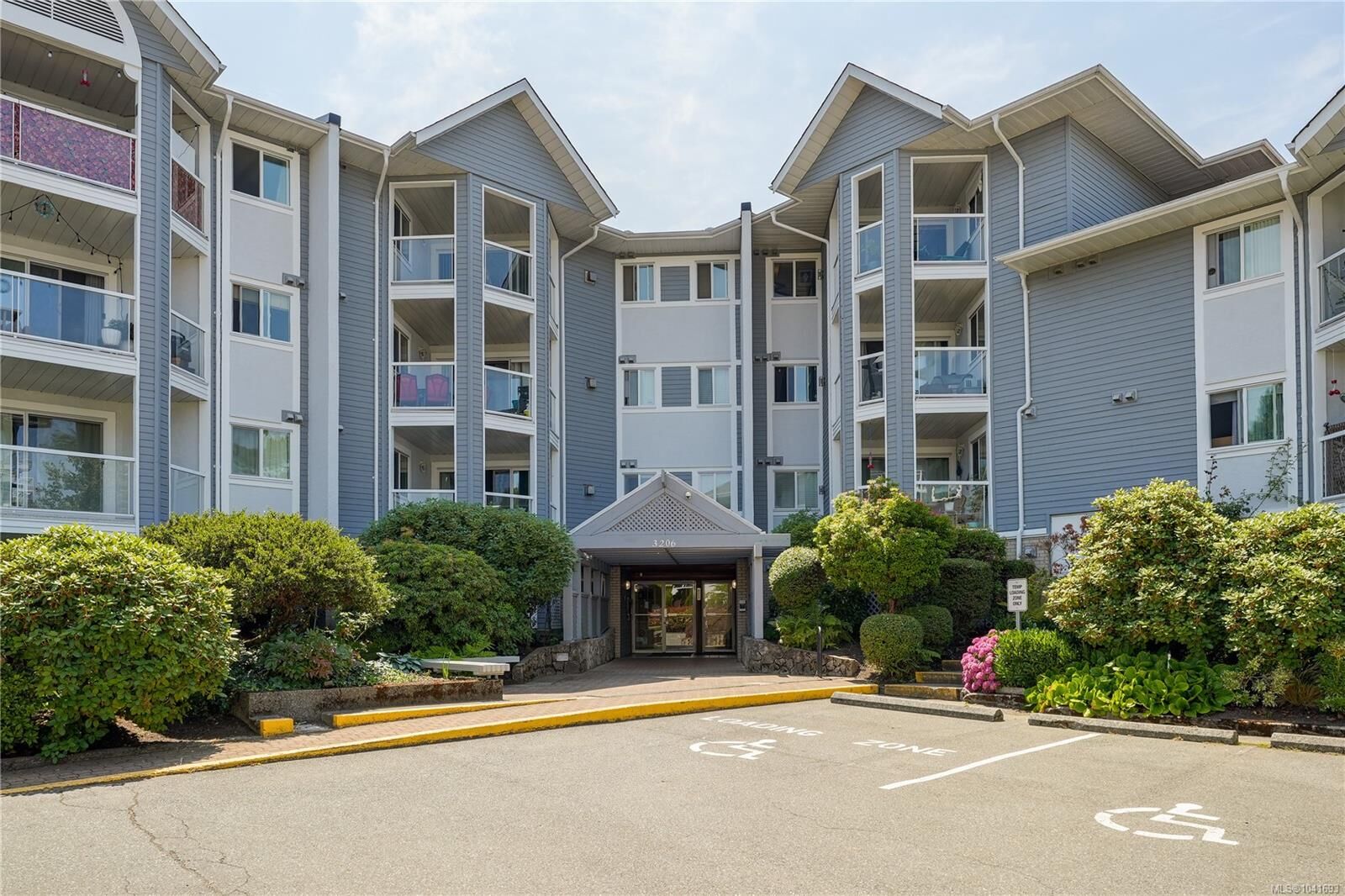 Property Photo:  3206 Alder St #101  BC V8X 5A4 